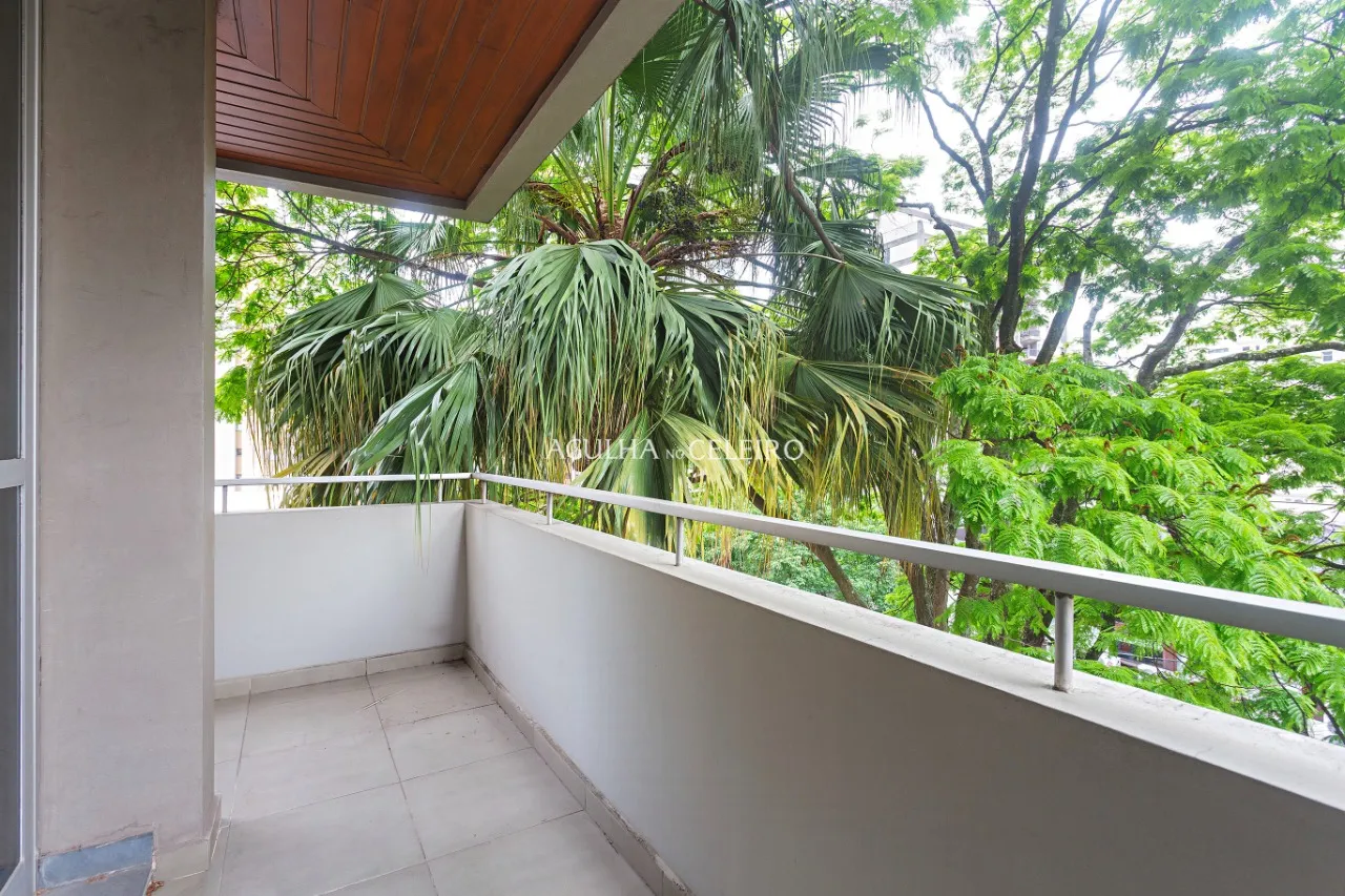 Apartamento espaçoso à venda em Moema – 20036
