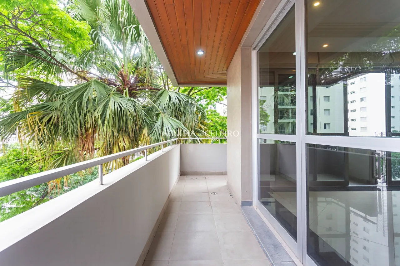 Apartamento espaçoso à venda em Moema – 20036