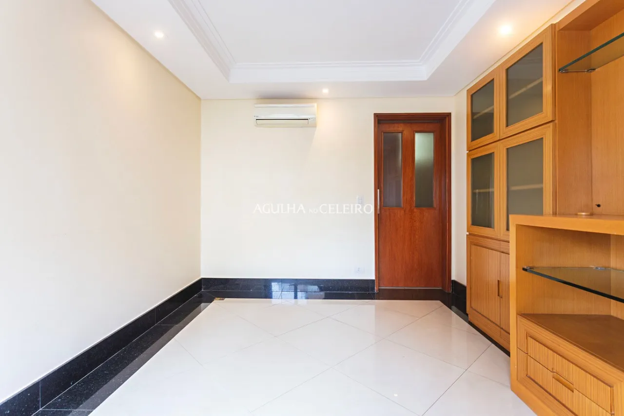 Apartamento espaçoso à venda em Moema – 20036