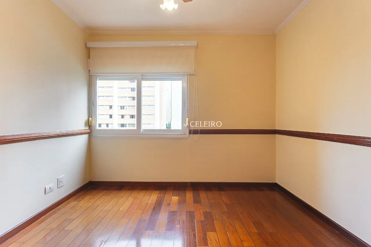 Apartamento espaçoso à venda em Moema – 20036
