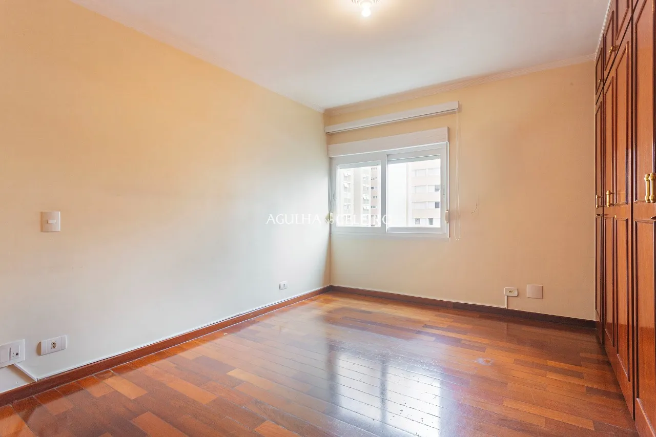 Apartamento espaçoso à venda em Moema – 20036