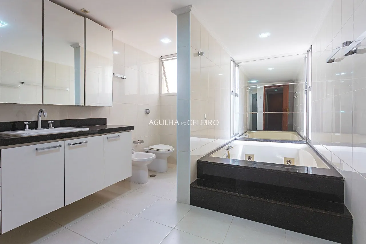 Apartamento espaçoso à venda em Moema – 20036