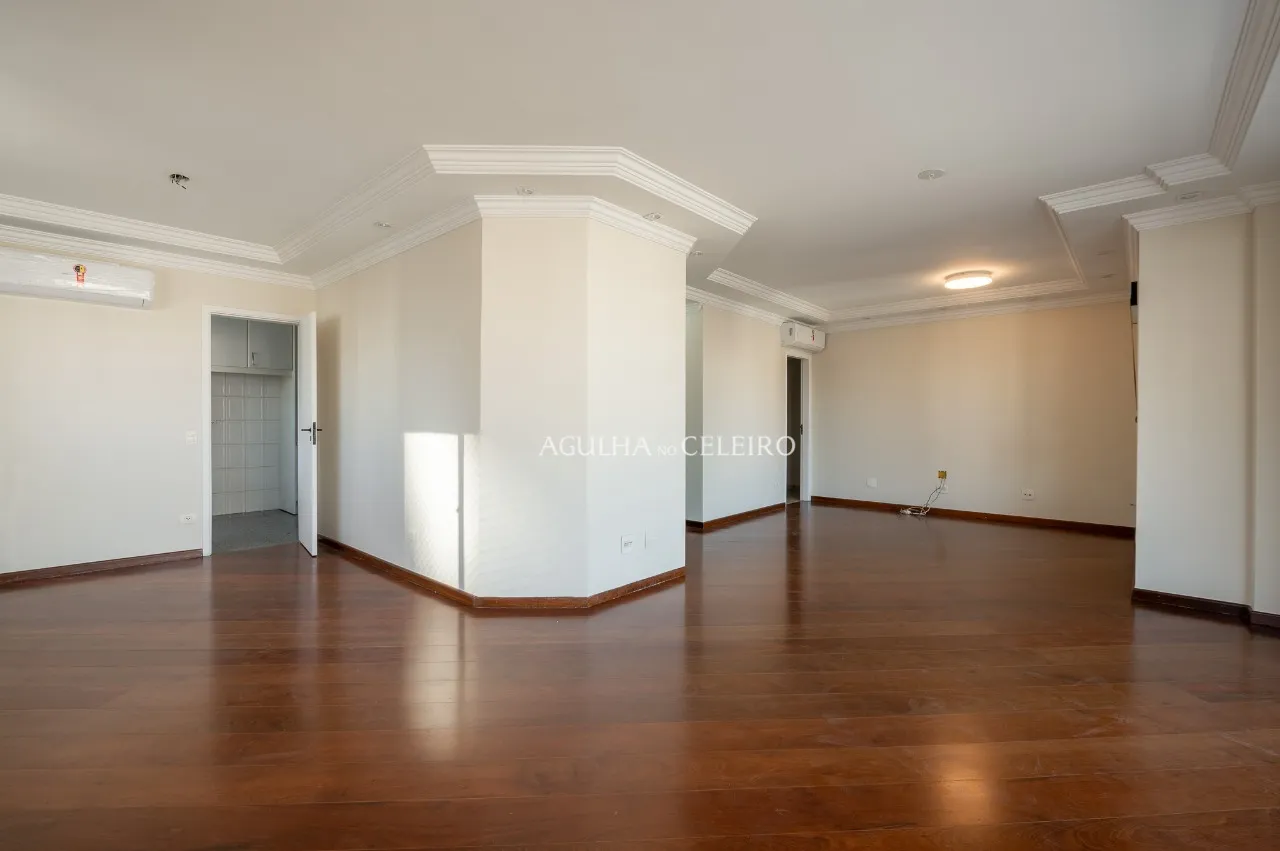 Oportunidade imperdível, apartamento reformado à venda em Moema. – 20177