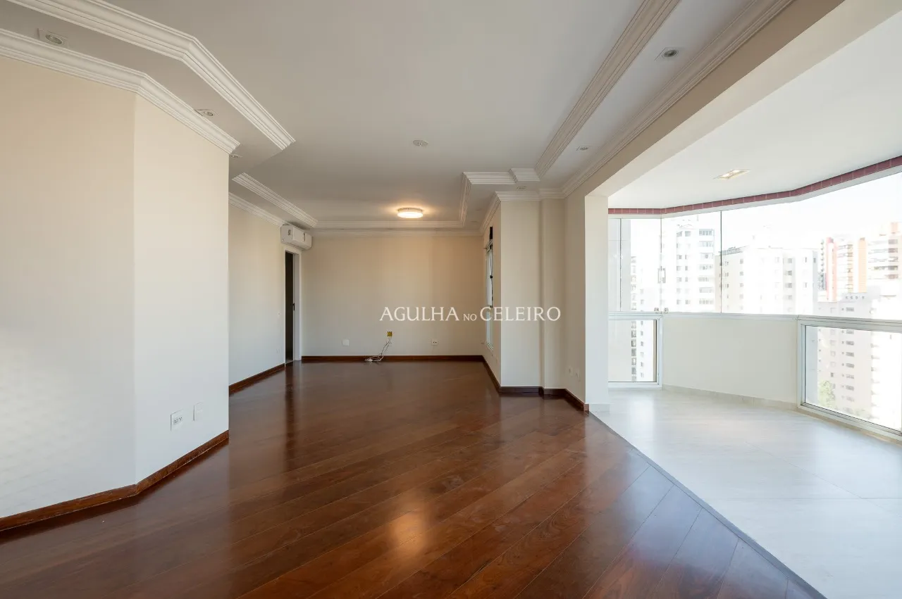 Oportunidade imperdível, apartamento reformado à venda em Moema. – 20177