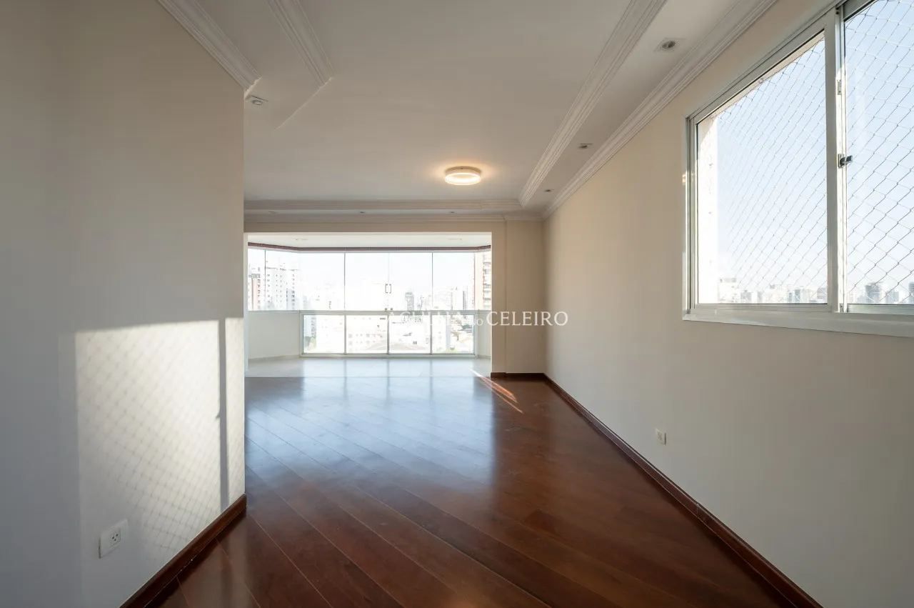 Oportunidade imperdível, apartamento reformado à venda em Moema. – 20177