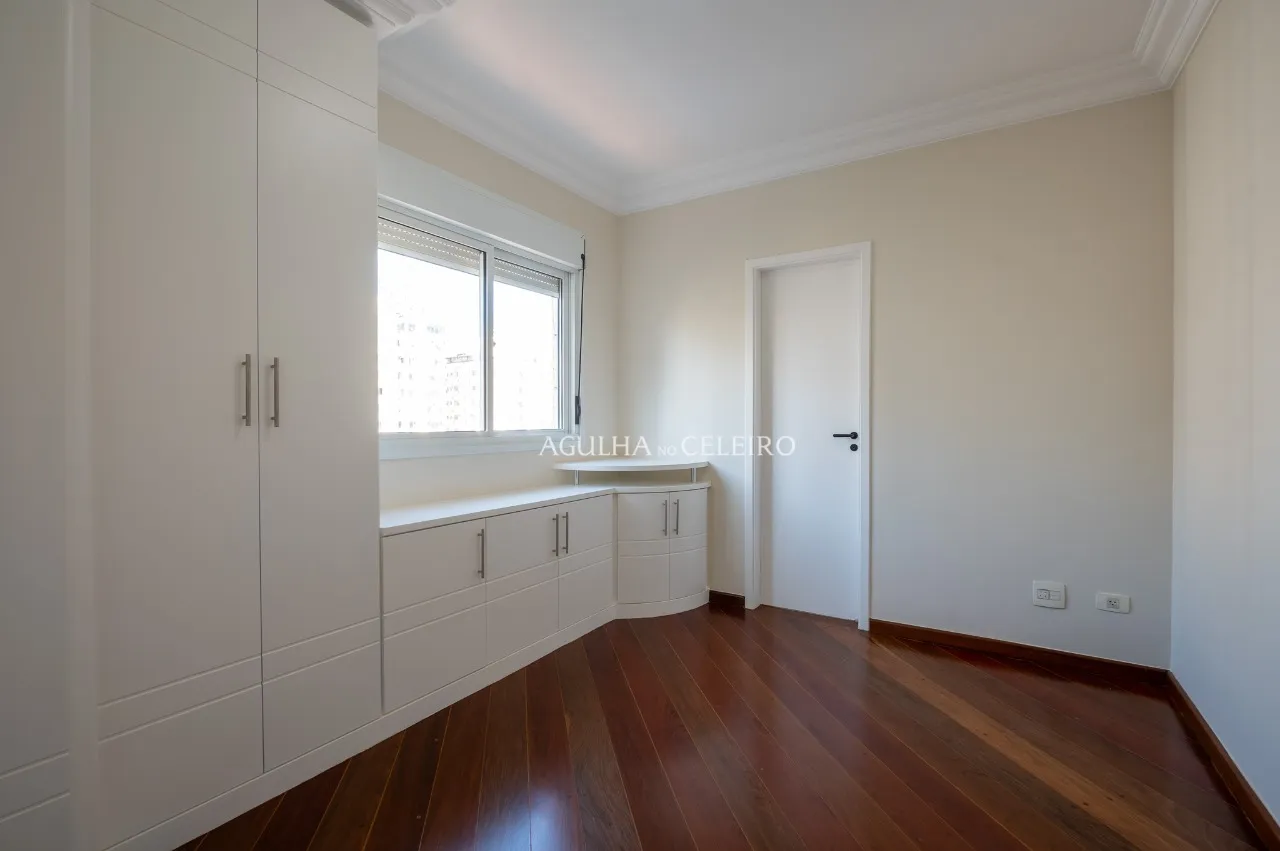 Oportunidade imperdível, apartamento reformado à venda em Moema. – 20177