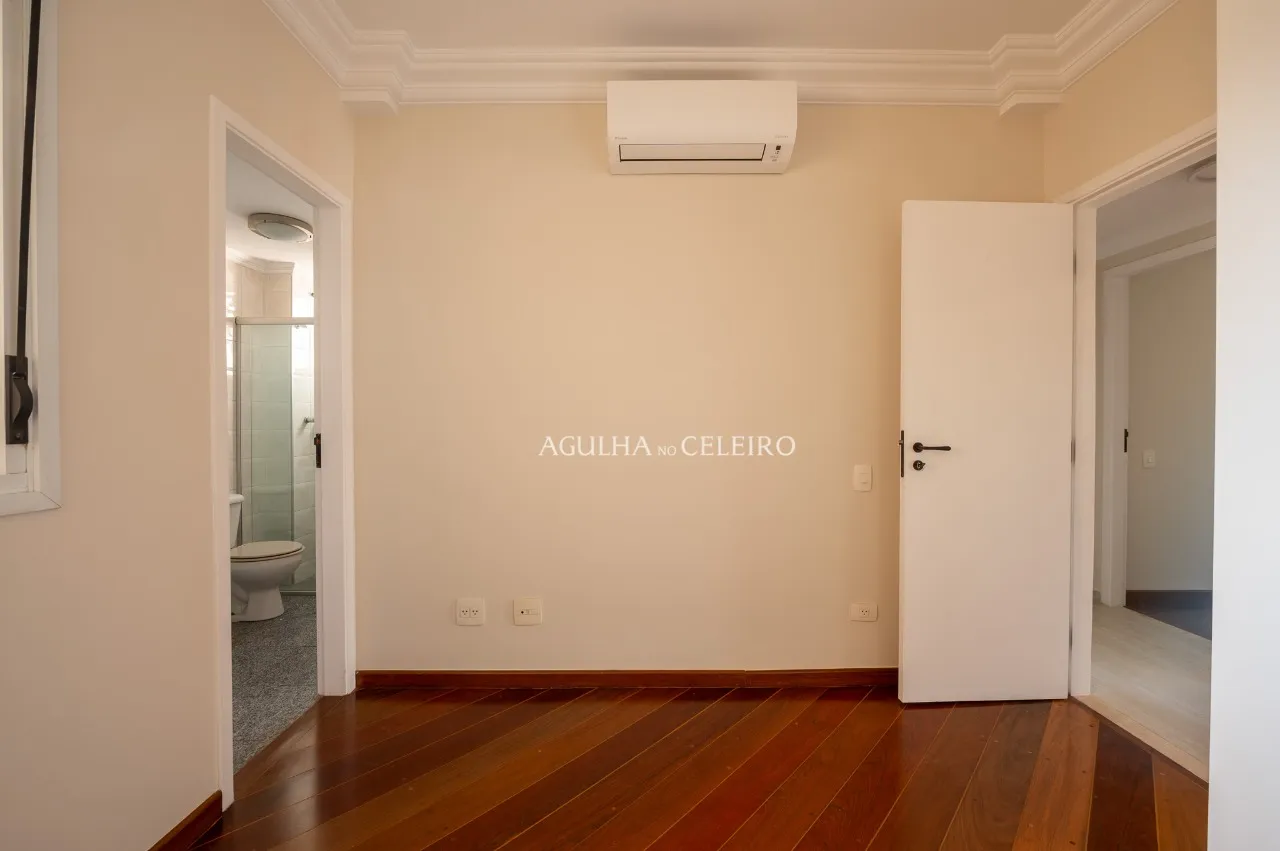 Oportunidade imperdível, apartamento reformado à venda em Moema. – 20177