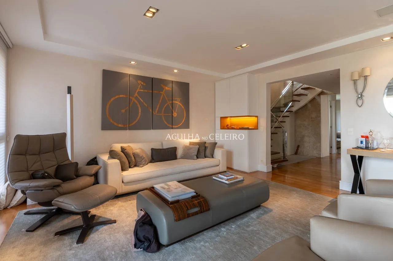 Apartamento Amplo com Varanda em Localização Privilegiada – 21763