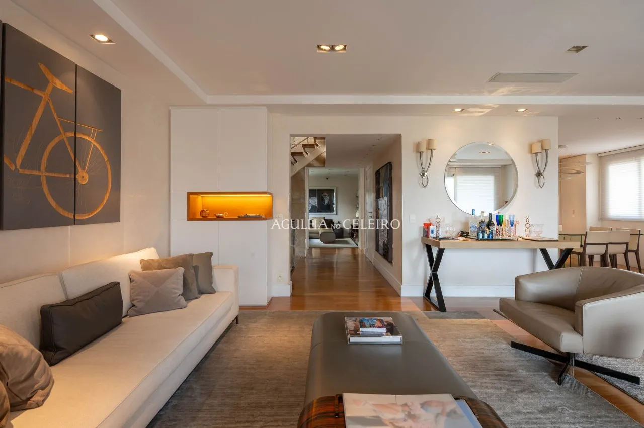 Apartamento Amplo com Varanda em Localização Privilegiada – 21763