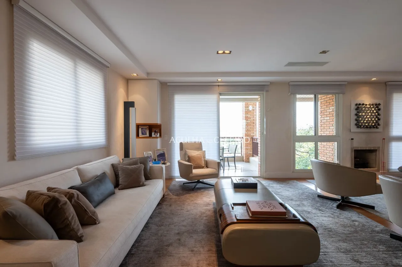 Apartamento Amplo com Varanda em Localização Privilegiada – 21763