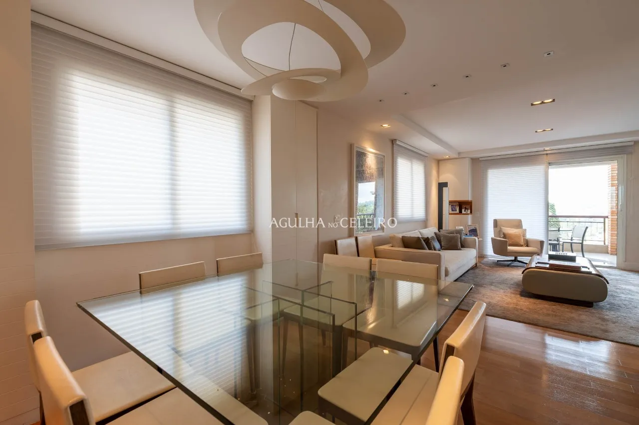 Apartamento Amplo com Varanda em Localização Privilegiada – 21763