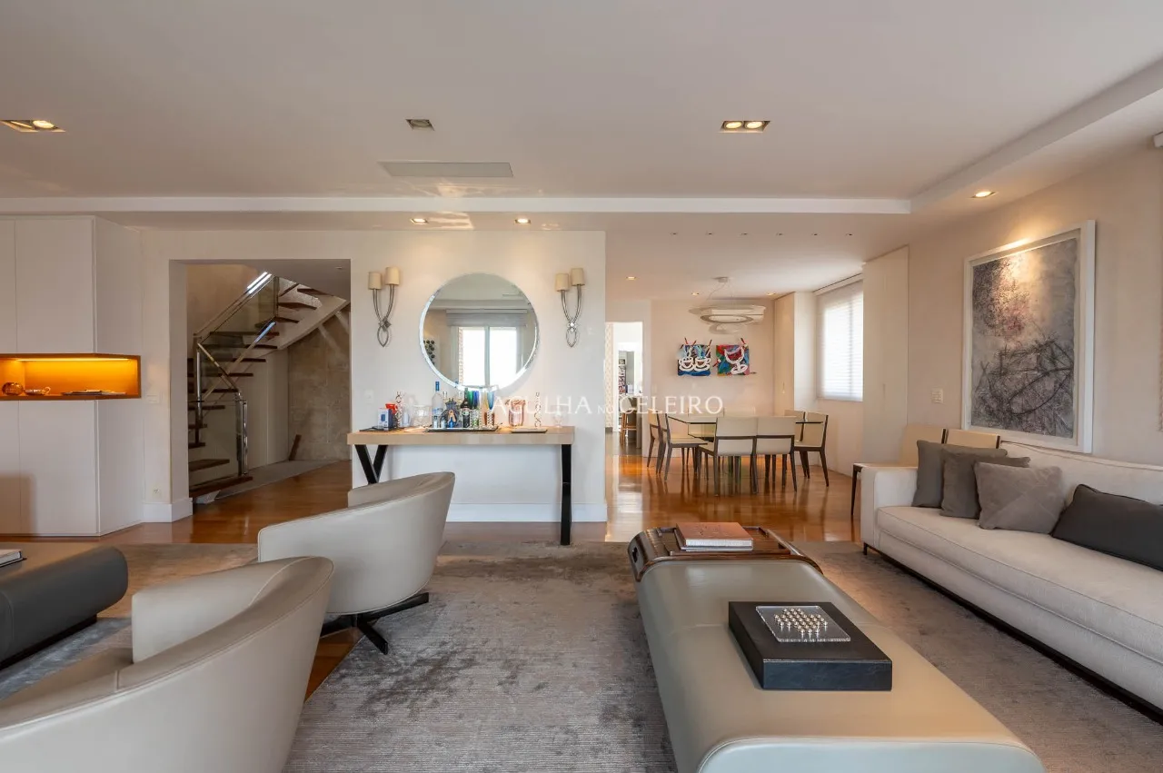 Apartamento Amplo com Varanda em Localização Privilegiada – 21763