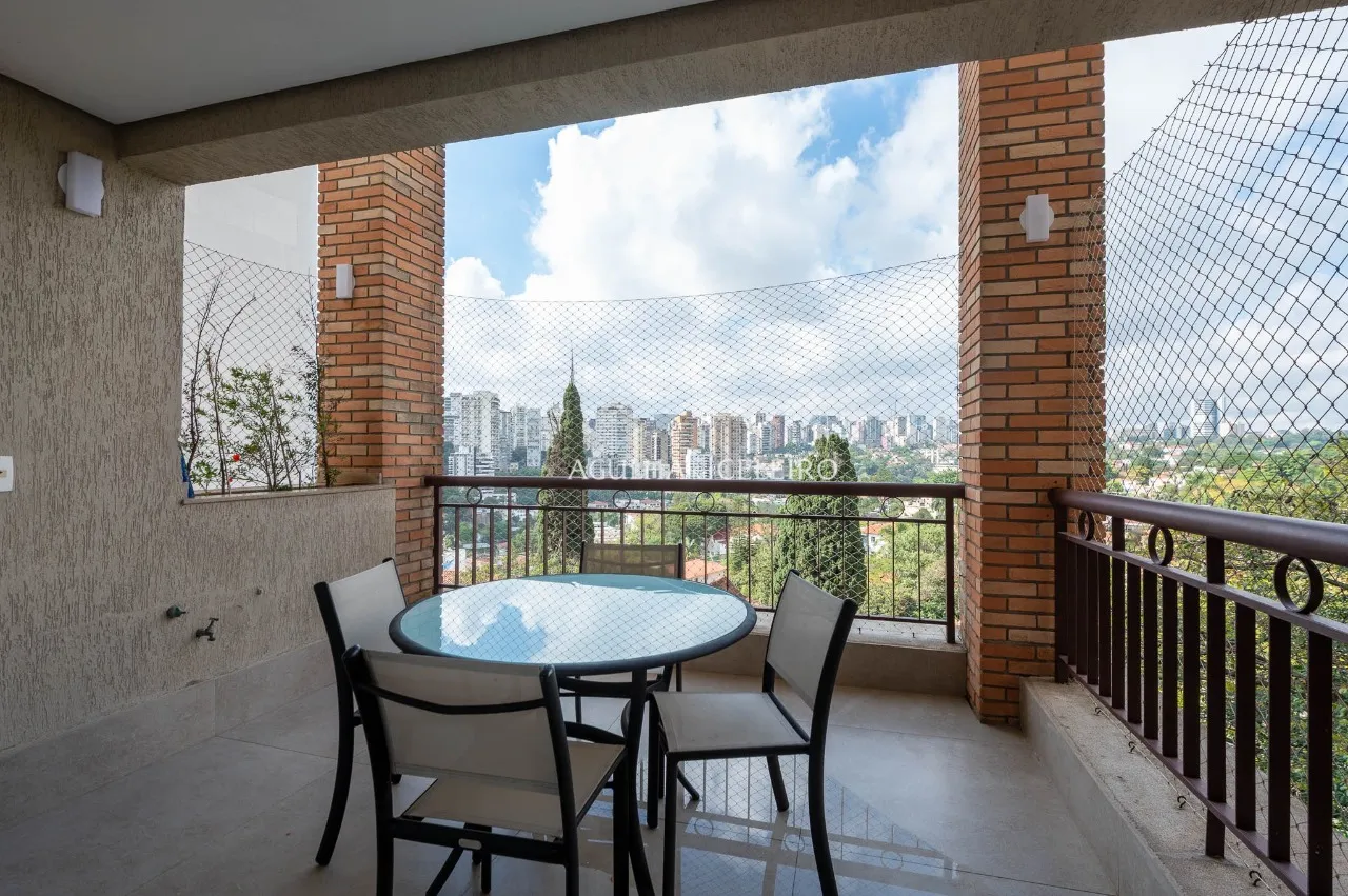 Apartamento Amplo com Varanda em Localização Privilegiada – 21763