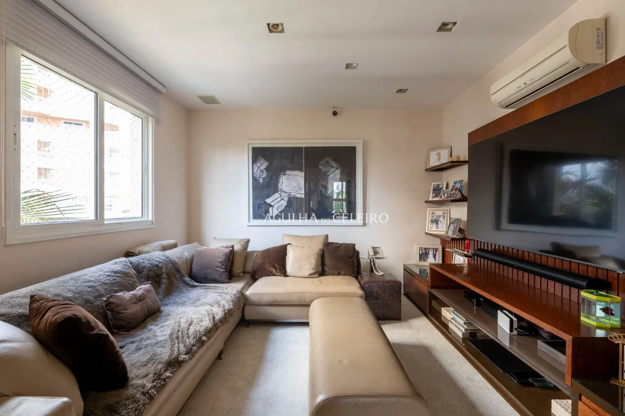 Apartamento Amplo com Varanda em Localização Privilegiada – 21763
