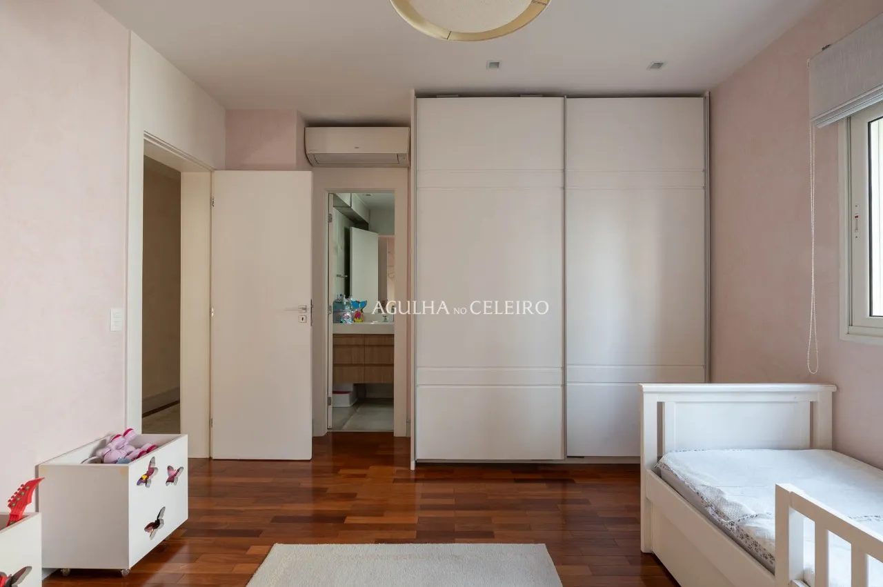 Apartamento Amplo com Varanda em Localização Privilegiada – 21763