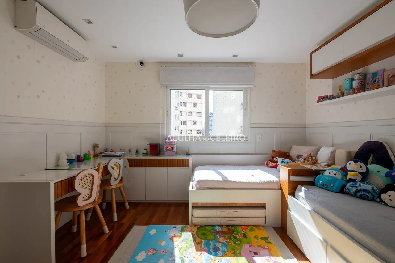 Apartamento Amplo com Varanda em Localização Privilegiada – 21763