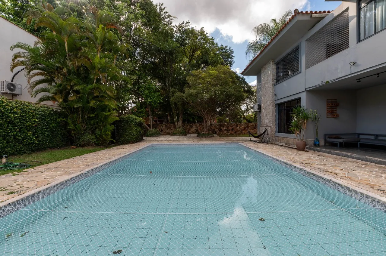 Casa espaçosa com piscina à venda em Alto de Pinheiros – 22479