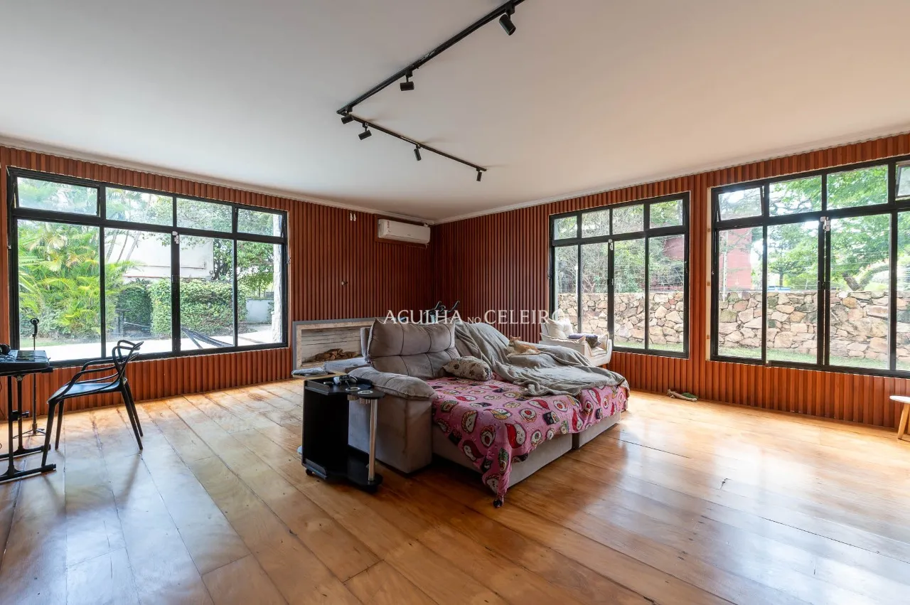 Casa espaçosa com piscina à venda em Alto de Pinheiros – 22479