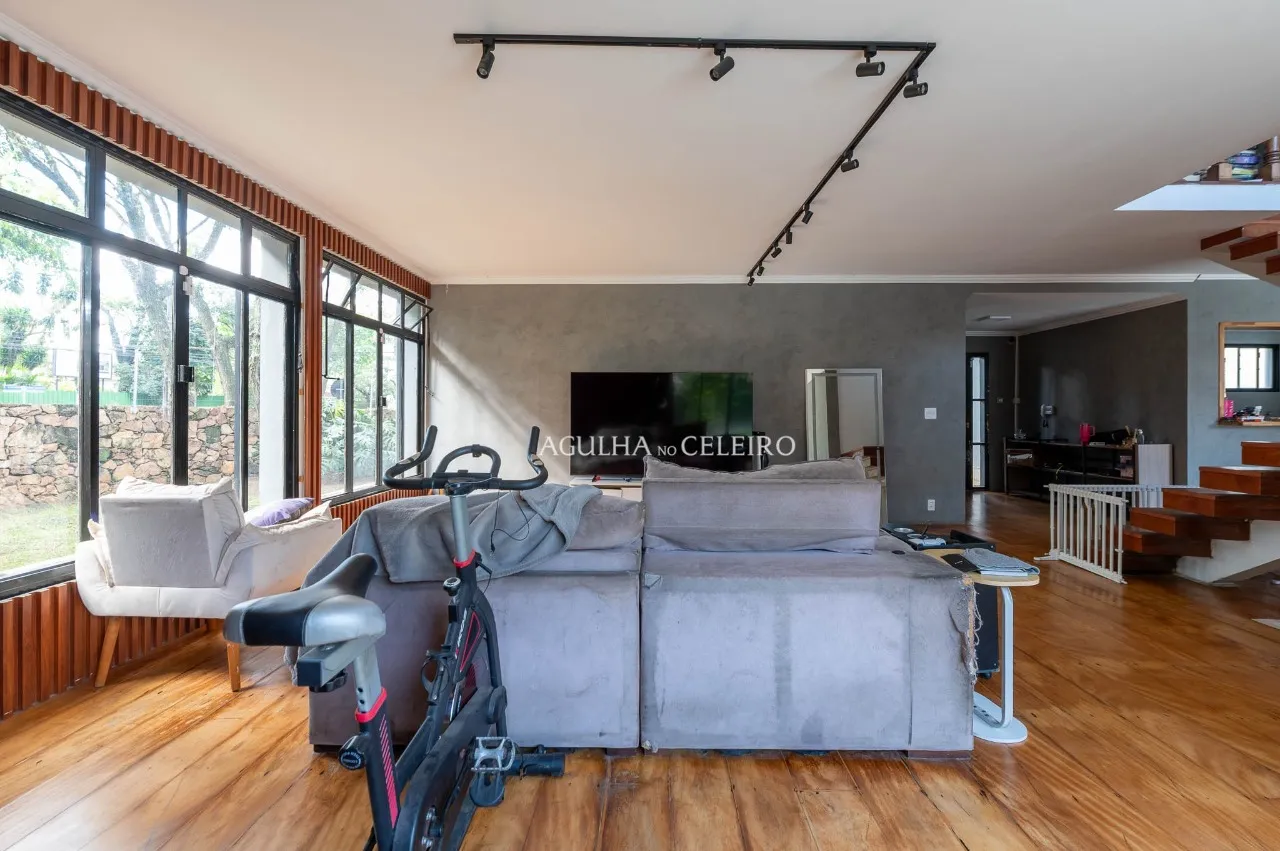 Casa espaçosa com piscina à venda em Alto de Pinheiros – 22479