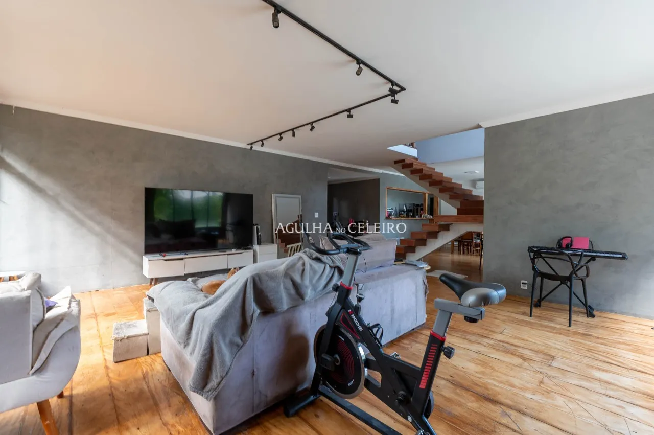 Casa espaçosa com piscina à venda em Alto de Pinheiros – 22479