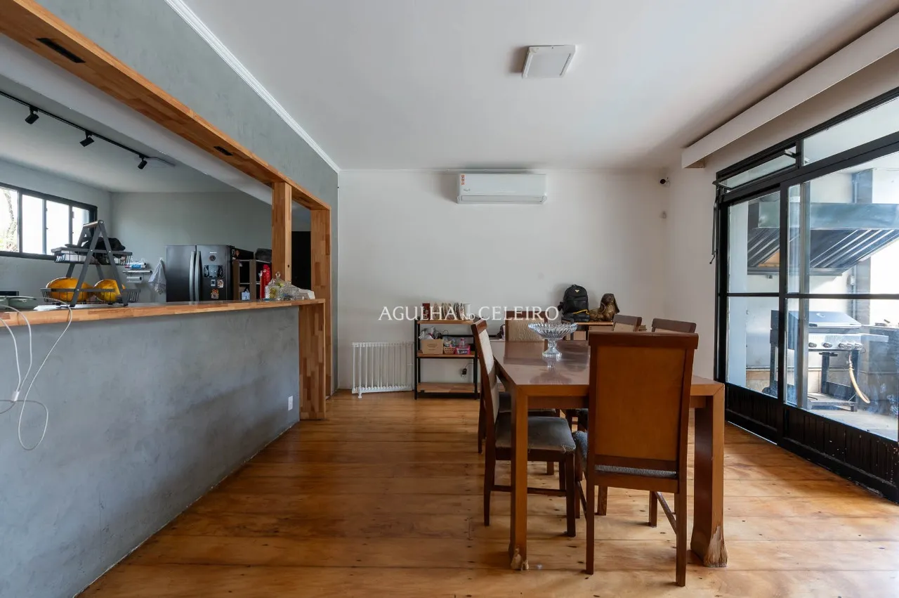 Casa espaçosa com piscina à venda em Alto de Pinheiros – 22479