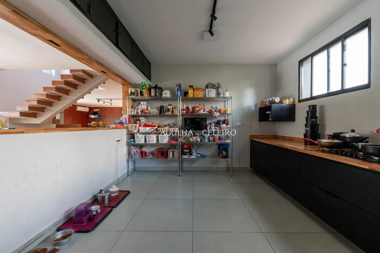 Casa espaçosa com piscina à venda em Alto de Pinheiros – 22479