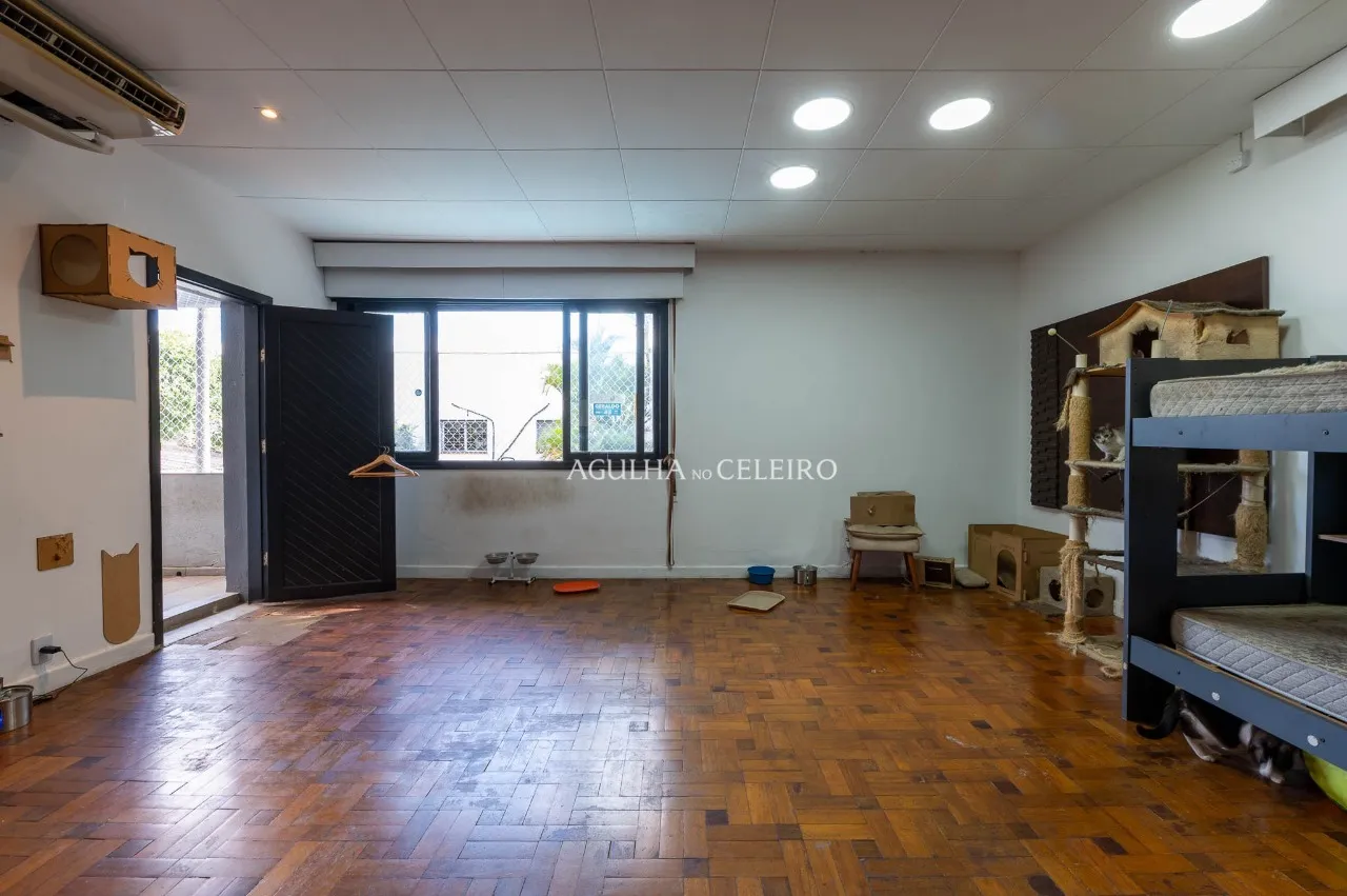 Casa espaçosa com piscina à venda em Alto de Pinheiros – 22479