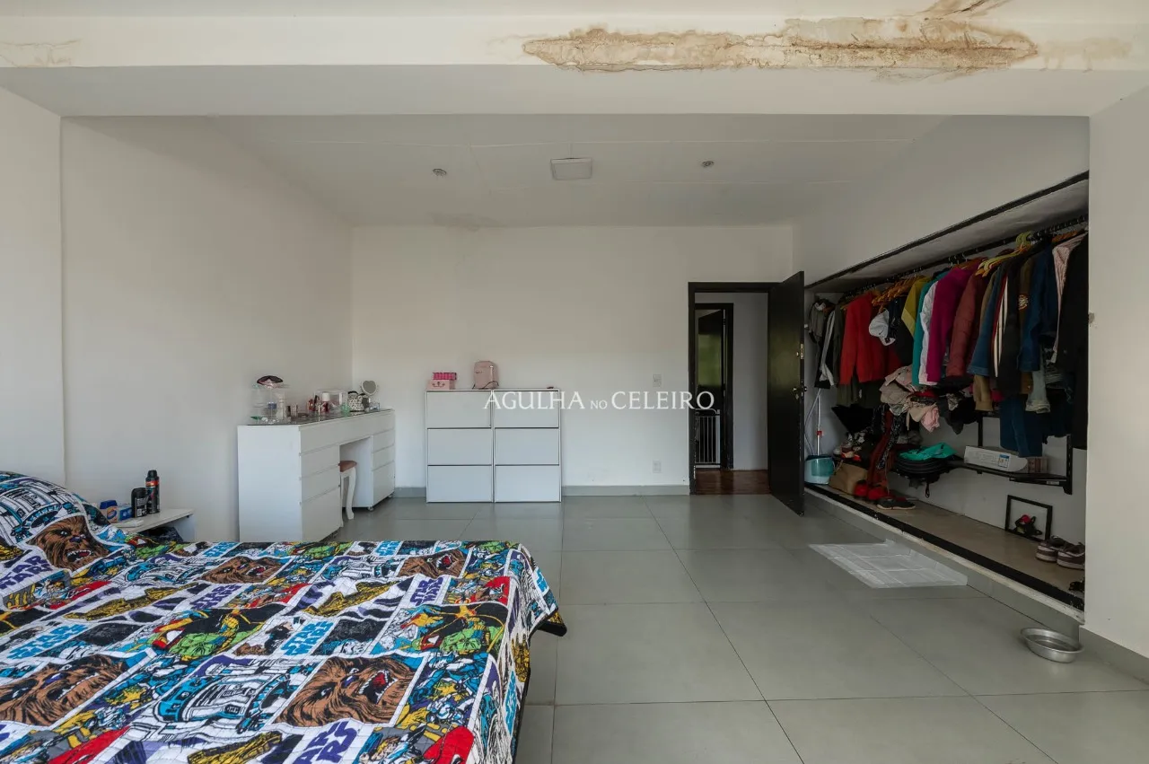 Casa espaçosa com piscina à venda em Alto de Pinheiros – 22479