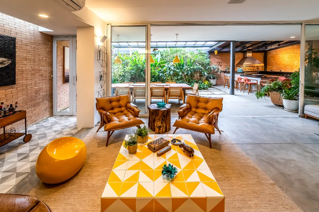Casa em rua fechada com rooftop, jardim tropical e cozinha integrada, no Alto de Pinheiros. – 22761
