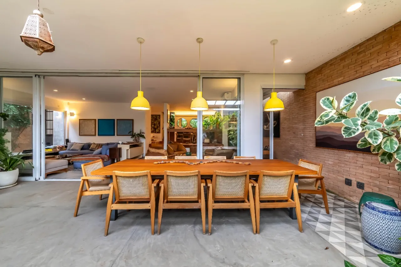 Casa em rua fechada com rooftop, jardim tropical e cozinha integrada, no Alto de Pinheiros. – 22761
