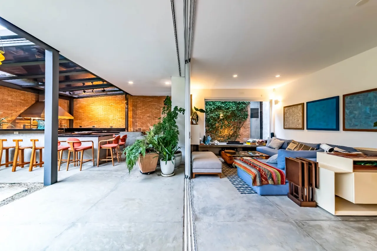 Casa em rua fechada com rooftop, jardim tropical e cozinha integrada, no Alto de Pinheiros. – 22761