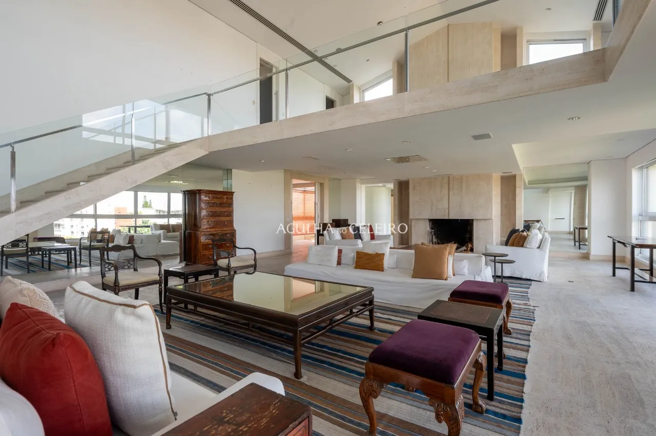 Espetacular Triplex de 900 m² com Elevador Privativo, Adega Climatizada e 4 Suítes – 22776