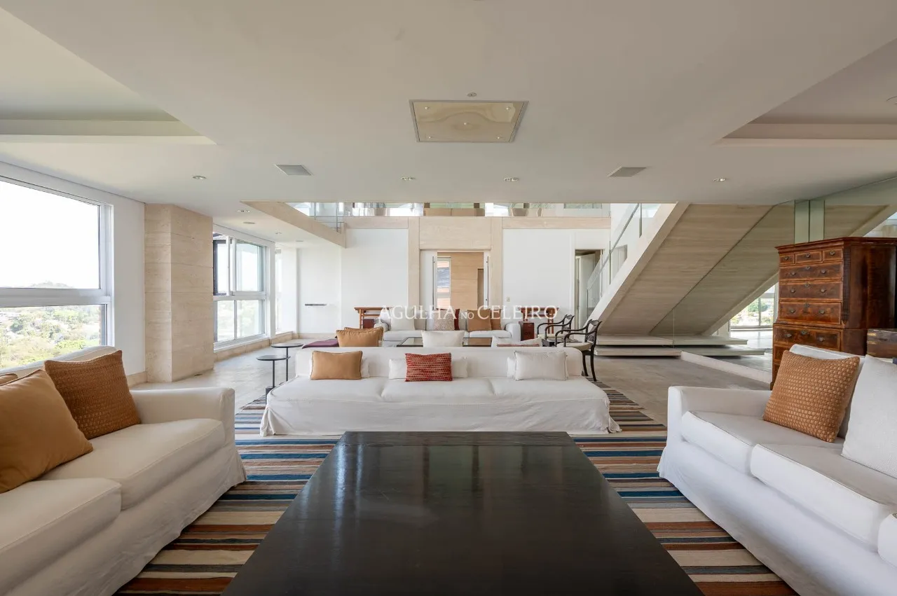 Espetacular Triplex de 900 m² com Elevador Privativo, Adega Climatizada e 4 Suítes – 22776