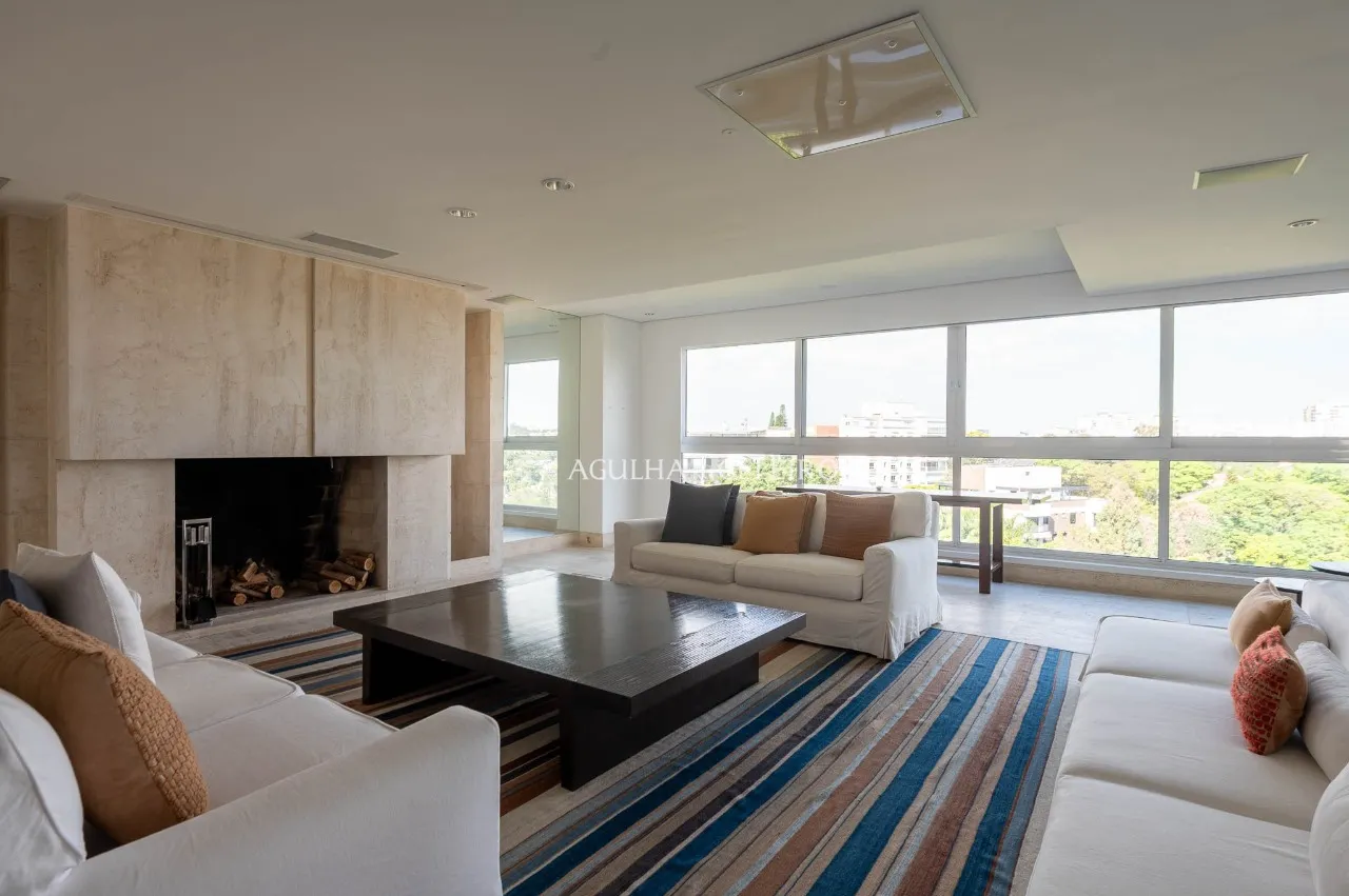 Espetacular Triplex de 900 m² com Elevador Privativo, Adega Climatizada e 4 Suítes – 22776
