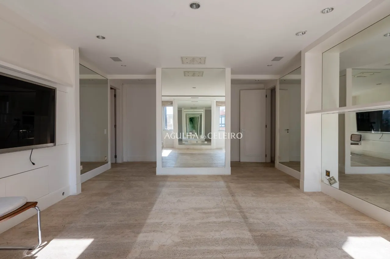Espetacular Triplex de 900 m² com Elevador Privativo, Adega Climatizada e 4 Suítes – 22776