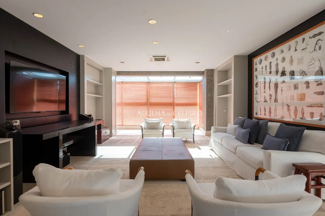 Espetacular Triplex de 900 m² com Elevador Privativo, Adega Climatizada e 4 Suítes – 22776