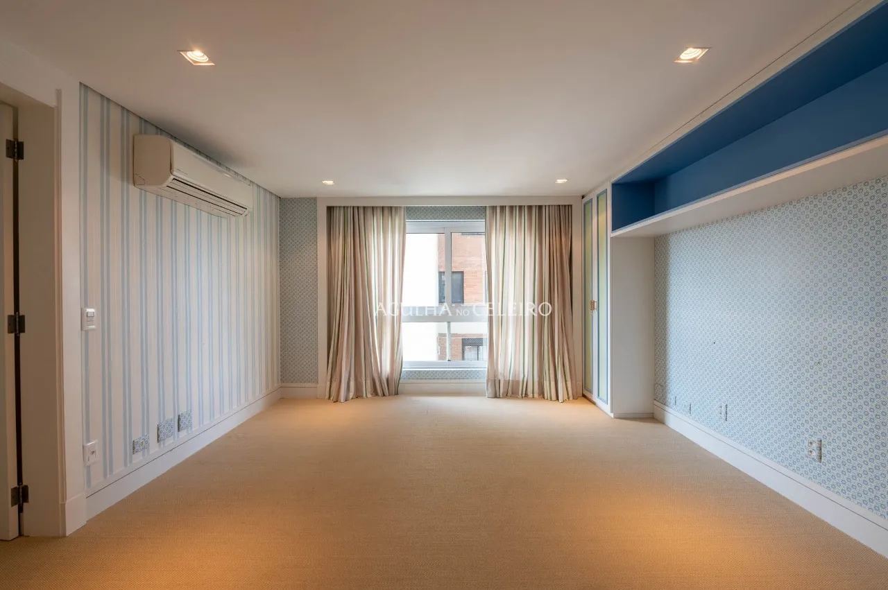 Espetacular Triplex de 900 m² com Elevador Privativo, Adega Climatizada e 4 Suítes – 22776