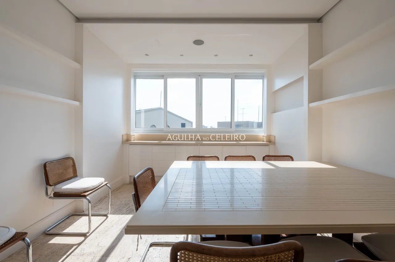 Espetacular Triplex de 900 m² com Elevador Privativo, Adega Climatizada e 4 Suítes – 22776
