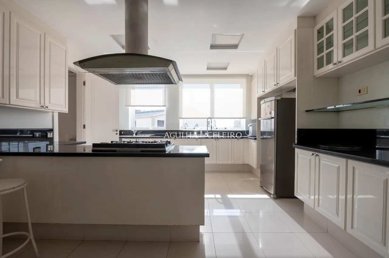 Espetacular Triplex de 900 m² com Elevador Privativo, Adega Climatizada e 4 Suítes – 22776
