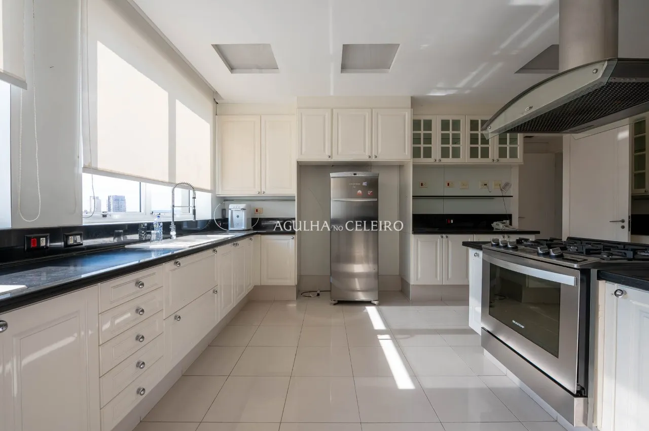 Espetacular Triplex de 900 m² com Elevador Privativo, Adega Climatizada e 4 Suítes – 22776