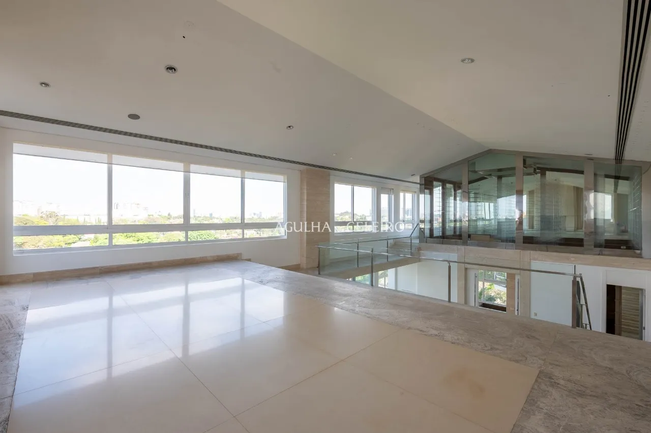 Espetacular Triplex de 900 m² com Elevador Privativo, Adega Climatizada e 4 Suítes – 22776