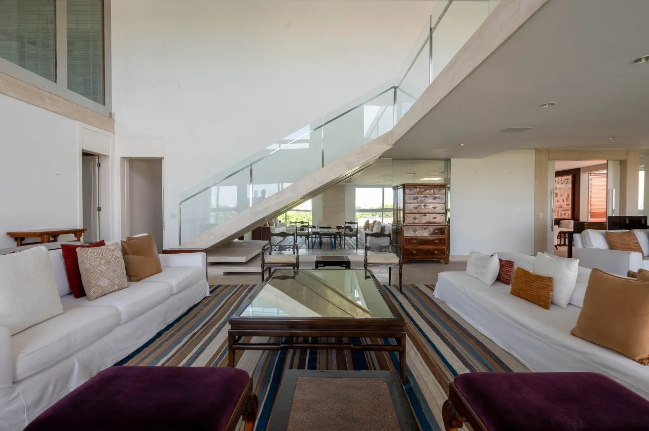 Espetacular Triplex de 900 m² com Elevador Privativo, Adega Climatizada e 4 Suítes – 22776