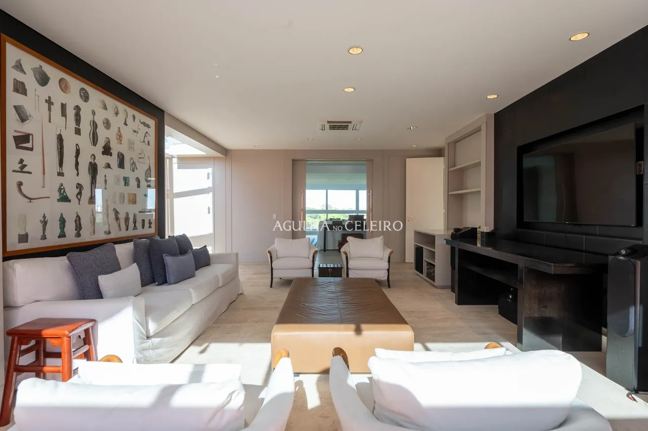 Espetacular Triplex de 900 m² com Elevador Privativo, Adega Climatizada e 4 Suítes – 22776