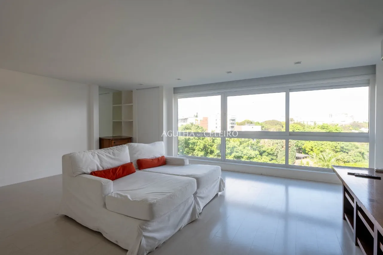 Espetacular Triplex de 900 m² com Elevador Privativo, Adega Climatizada e 4 Suítes – 22776