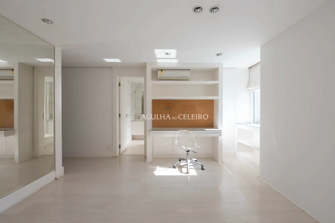Espetacular Triplex de 900 m² com Elevador Privativo, Adega Climatizada e 4 Suítes – 22776