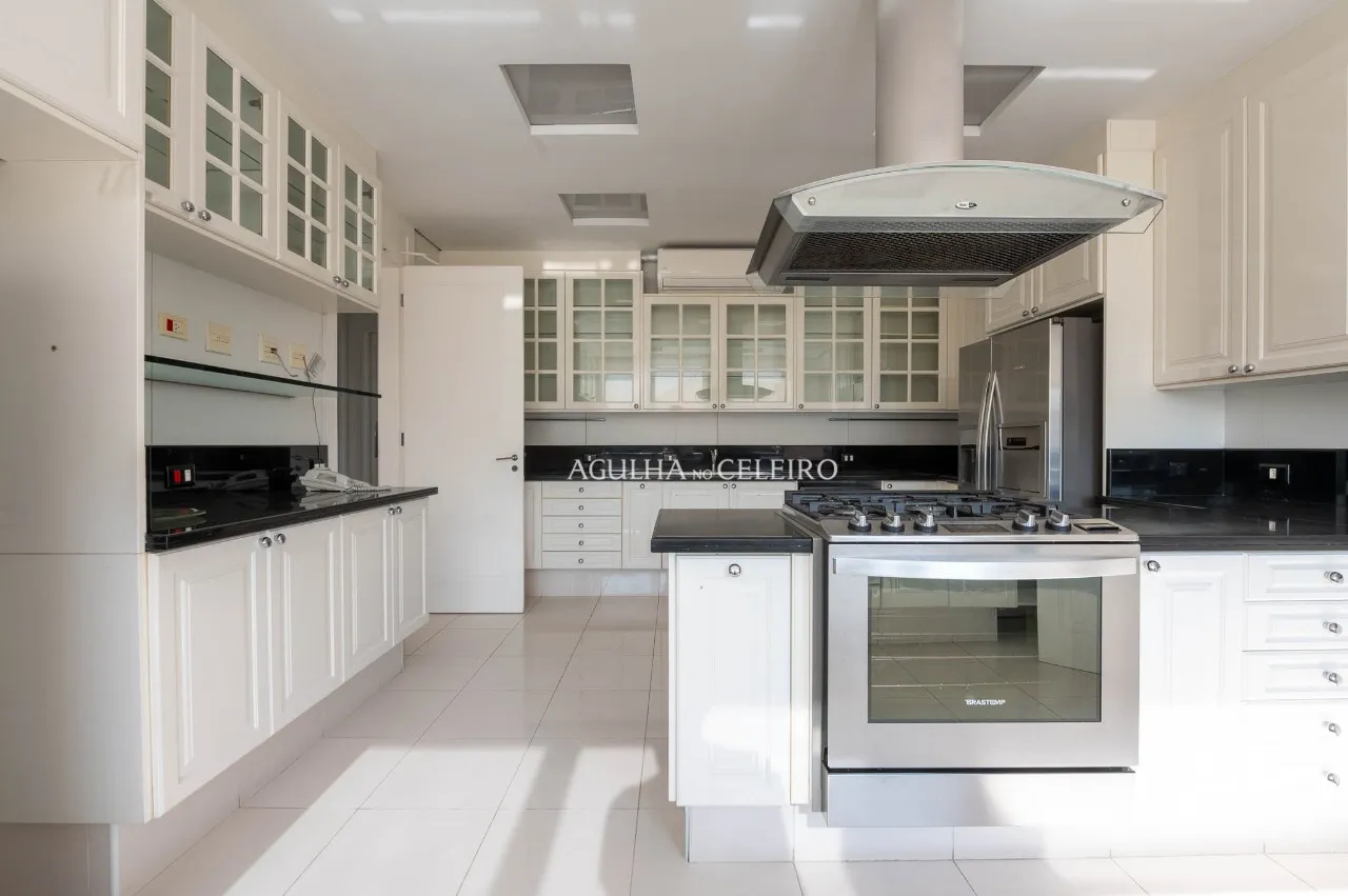 Espetacular Triplex de 900 m² com Elevador Privativo, Adega Climatizada e 4 Suítes – 22776