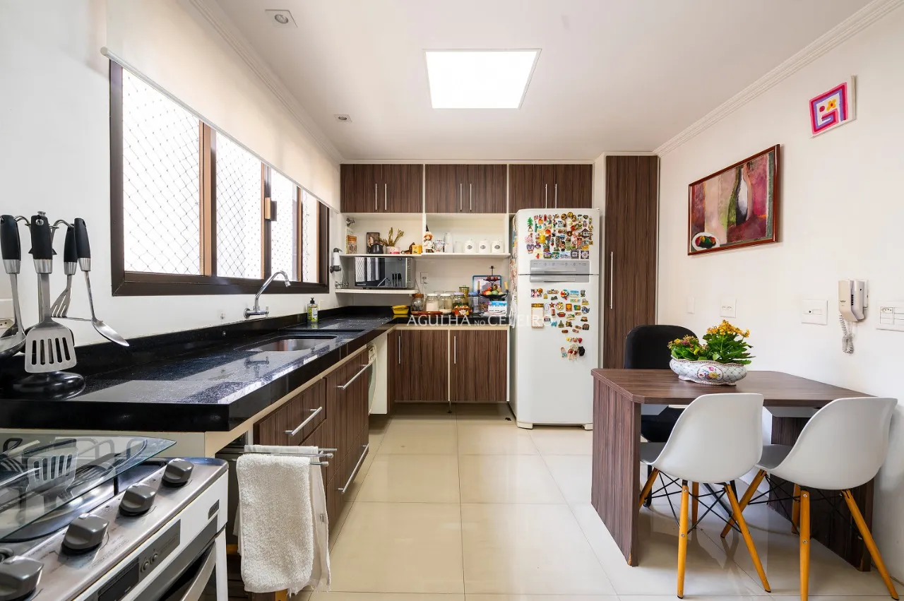 Venda/Pinheiros : Amplo e iluminado. – AP4705