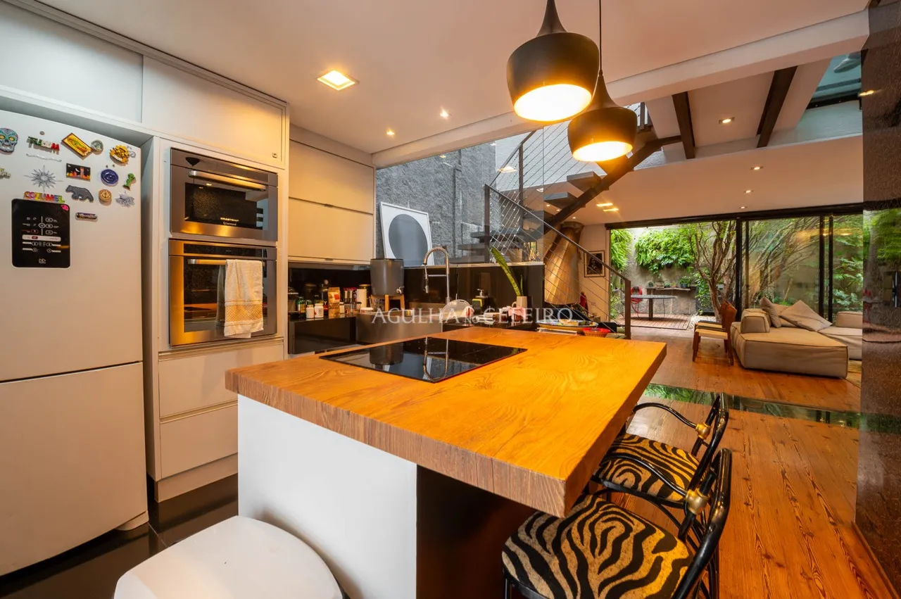 Casa de vila maravilhosa com atmosfera única no Jardim América. – VL0004