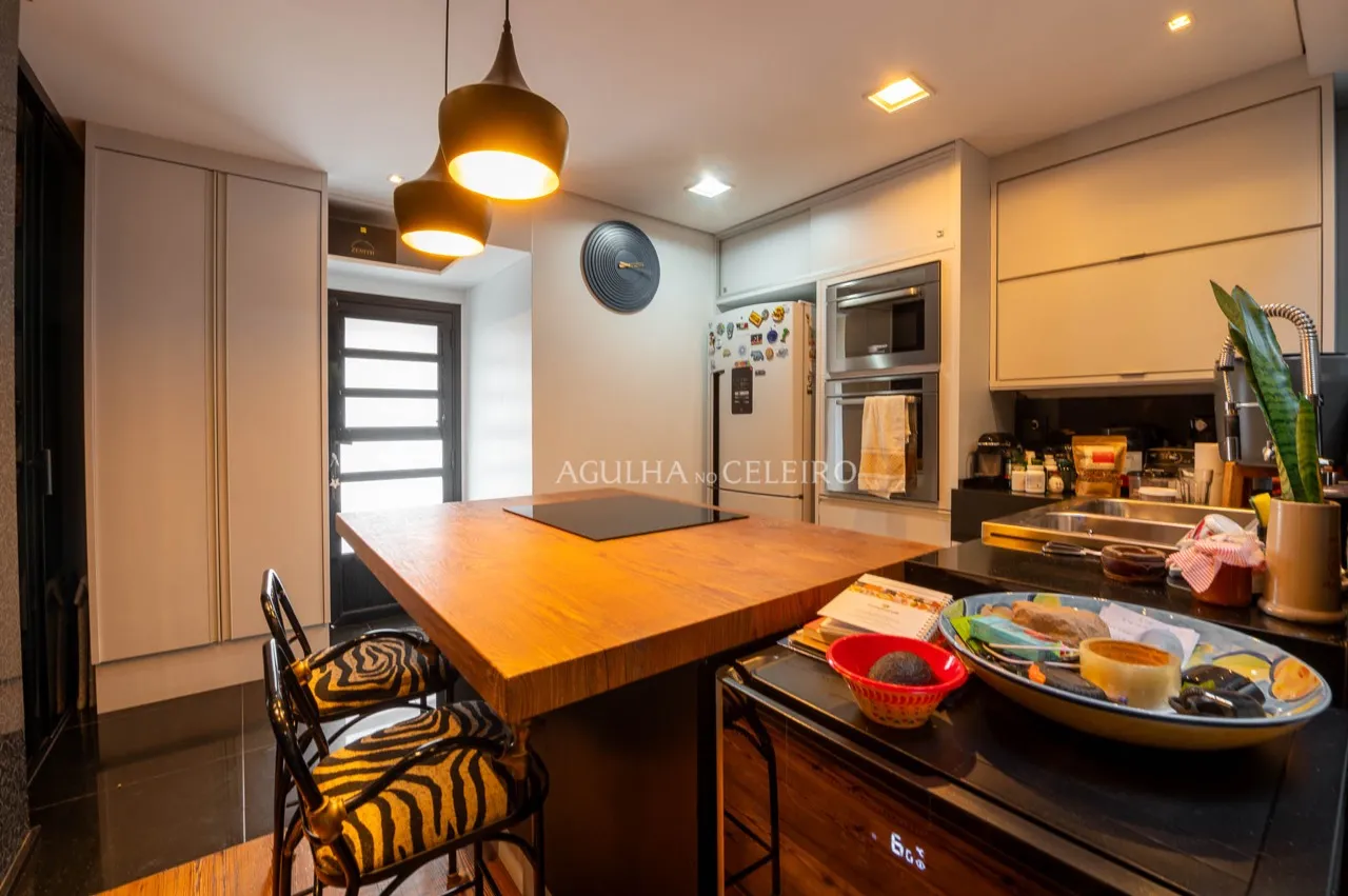 Casa de vila maravilhosa com atmosfera única no Jardim América. – VL0004