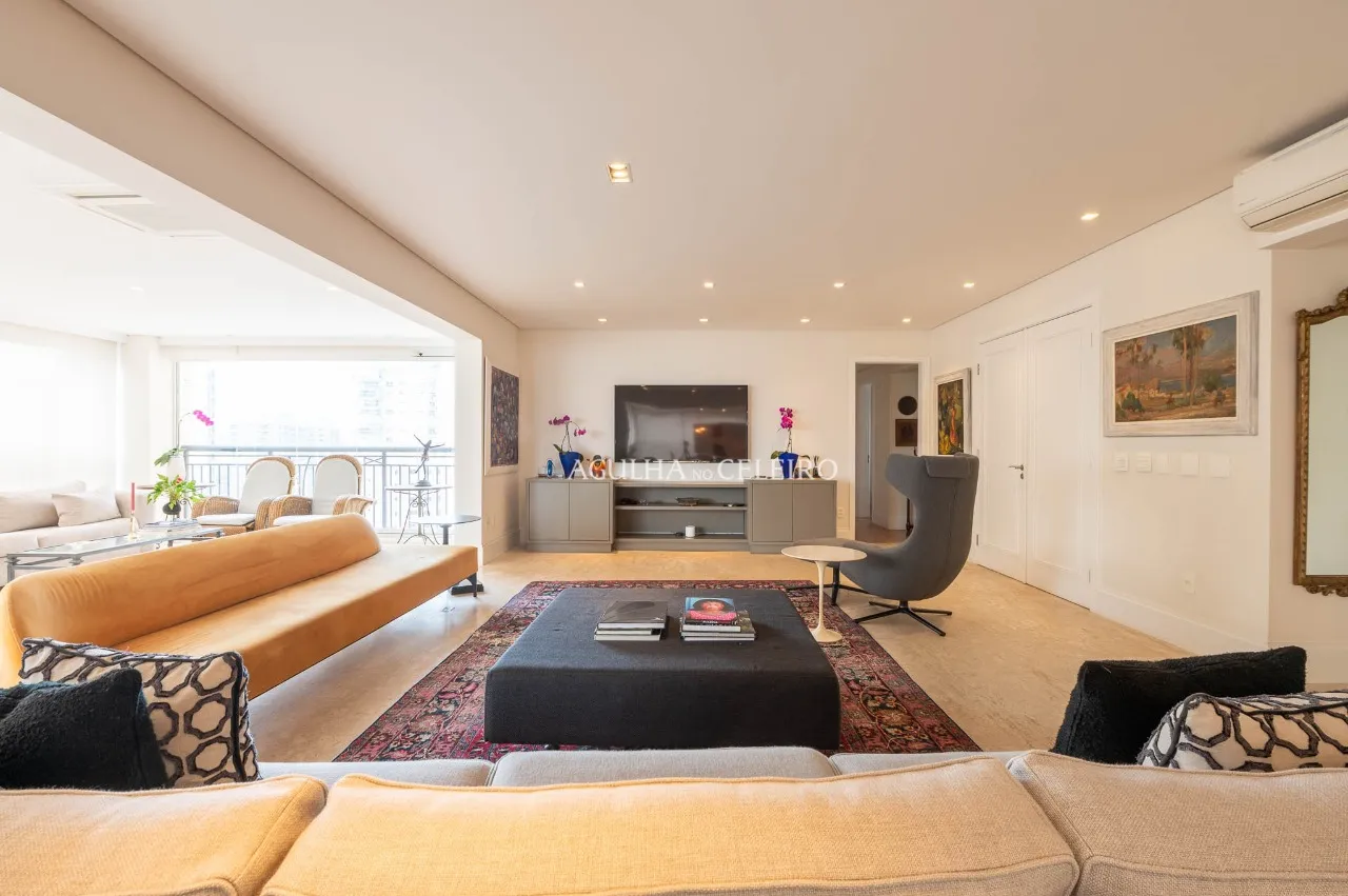 Apartamento com living amplo e muita luz natural em Moema – 22138